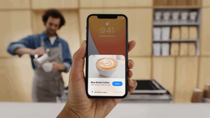 Apple App Clips using in coffee shop